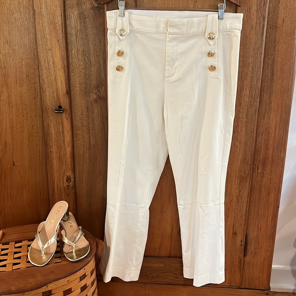 NWT Lilly Pulitzer Parrish Highrise Crop - 14
Color coconut.